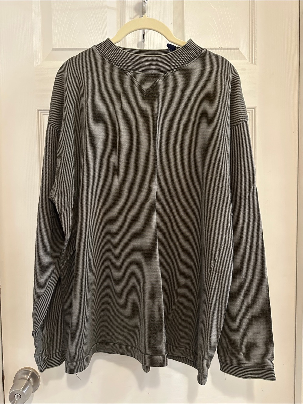 GAP Vintage Men's Crewneck Sweater Pullover in Charcoal Gray